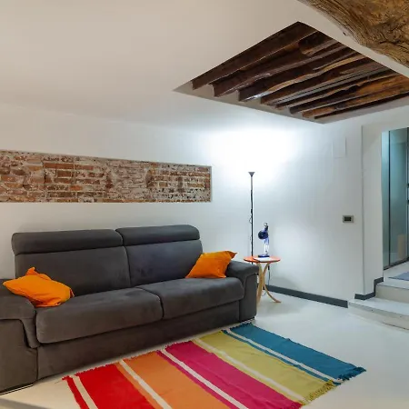 Picturesque In With Balcony *